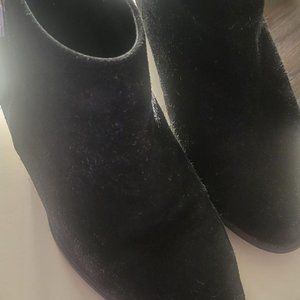 Vionics Anne Black Bootie SIZE 10 Wide Width